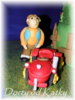 /album/figurky-predmety/cerveny-trakturek-2-jpg/